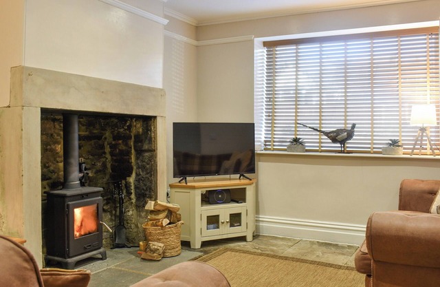 A gorgeous cottage in a great location for local shops and pubs.