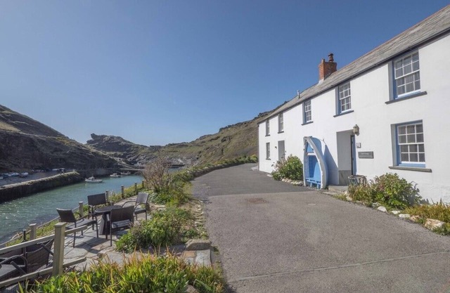 A harbourside four bedroom cottage with breathtaking views