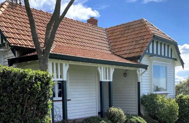 A heritage cottage in tranquil rural surrounds