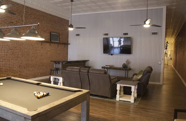 A Hip, Cool Urban Oasis in Rural West Texas - Rm 1 (4 rms avail. for rent)