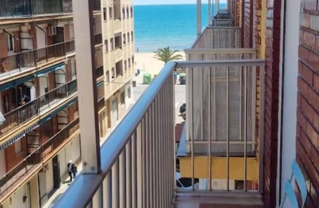 A lovely 3 bed beach apartment Port de Sagunt