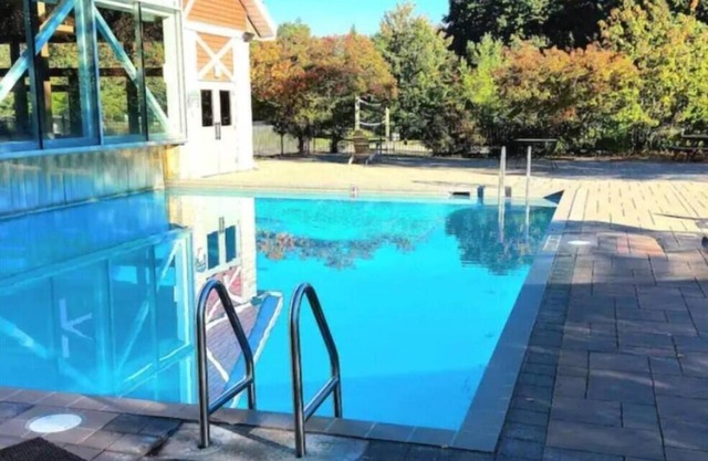 A lovely two-bedroom condo in Carriage Hills sleeps 8 persons