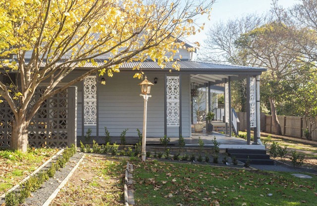 A Modern Coastal Stay in Dromana