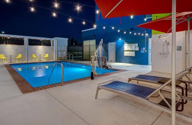 A Place To Reconnect! 4 Spacious Units, Parking, Pets Allowed, Free Breakfast!