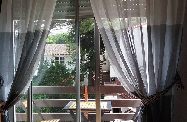 A PRETTY STUDIO IN THE GREENERY