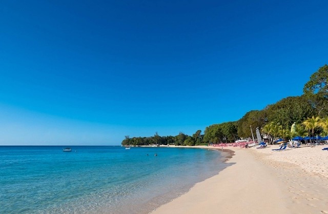 A Private 4 Bedroom Sandy Lane Villa With Pool & Roof Top Jacuzzi