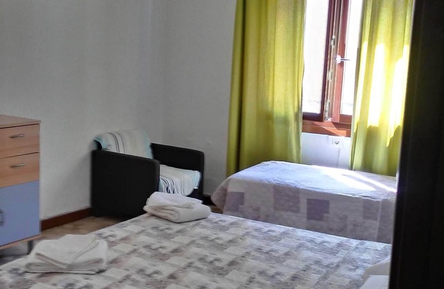 A Private Room With Private External Bathroom In Mestre Train Station