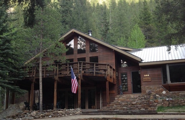 A private wilderness retreat - an incredible setting with onsite fishing