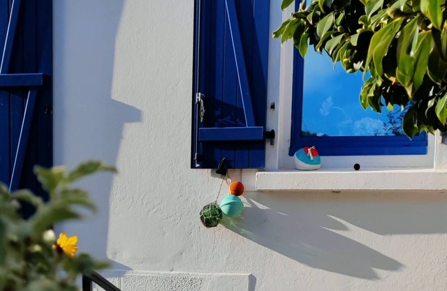 A seaside cottage with sea view, WIFI, equipped kitchen and enclosed garden