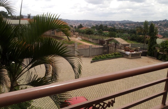 A spacious apartment with free internet (WiFi) and breakfast inclusive