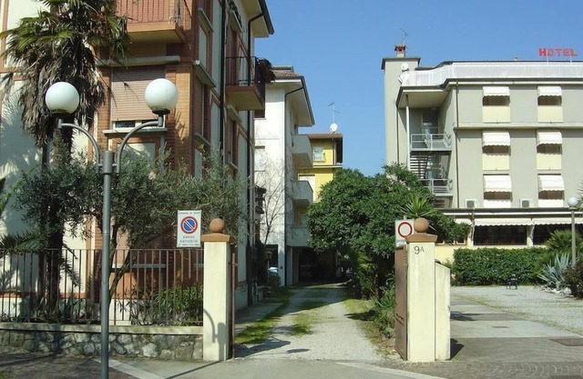 A spacious apartment with covered car parking 100m from the beach