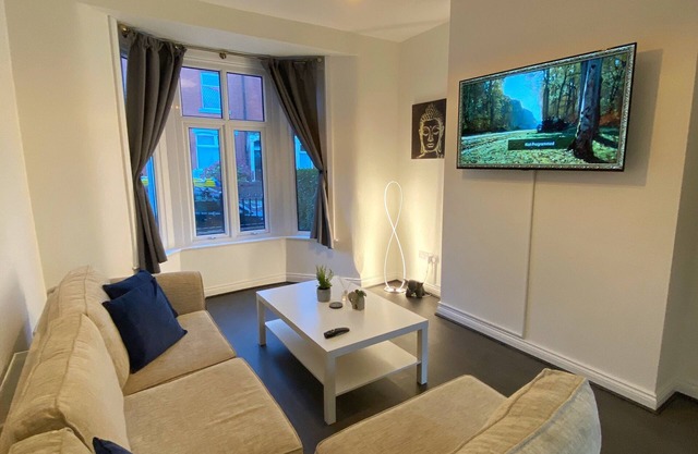 A spacious & modern 3-bed home.