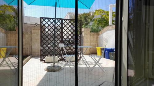 A stone's throw from the sea and garage