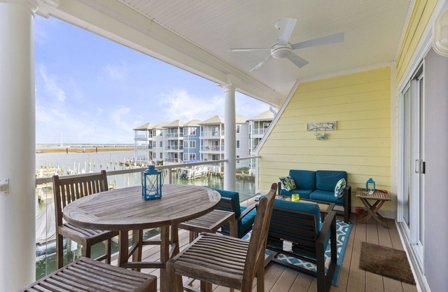 A stunning 3 Bedroom Waterfront Dream Condo that even allows your Family Dog!