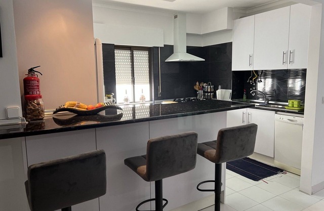 A Stunning, Spacious Apartment with Spectacular Downtown & Ocean View!