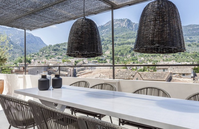 A stylish apartment in the center of Sóller, spacious terrace with plunge pool.