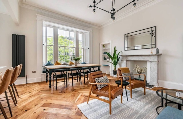 A townhouse that sleeps 8 guests in 4 bedrooms