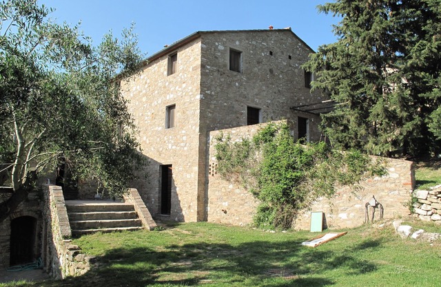 a Tuscan house comfortable and spacious between the cypresses and the sea