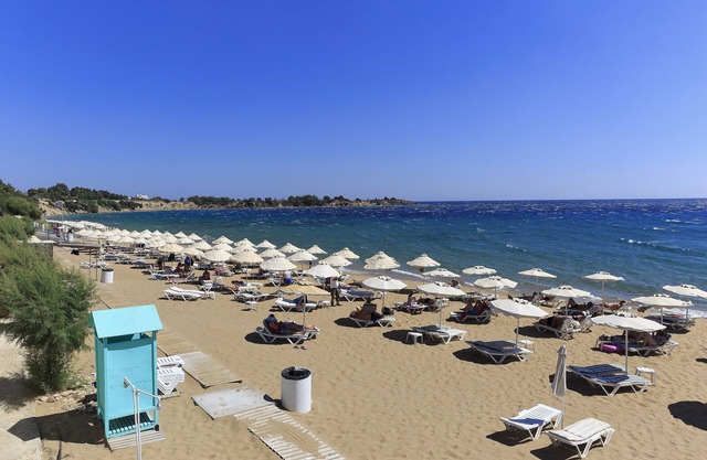 A two-Bedroom Apartment close To The Main Beach Of Pefkos and Shopping Centre.