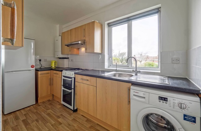 A Two Bedroom Flat in Cul de Sac