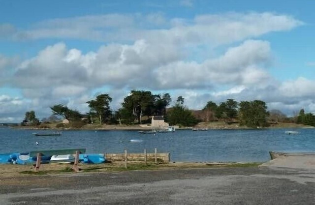 A very comfortable holiday home in Ria d'Etel. Sea view. Charming and quiet.