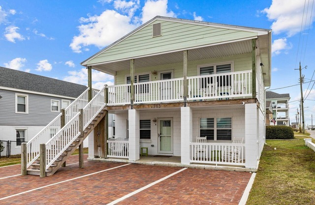 A Walk on the Beach B gets your feet in the sand within 250 ft. Pet friendly