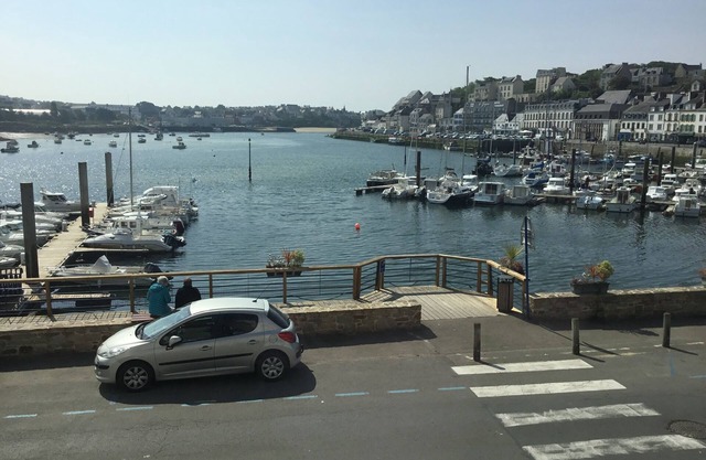 A WATERFRONT APARTMENT WITH BEAUTIFUL WIFI SERVICES