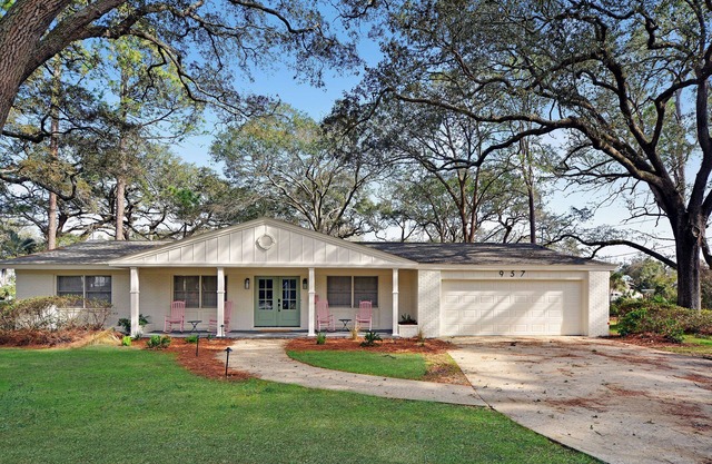 A Wave From It All - newly updated home just steps away from the beach!