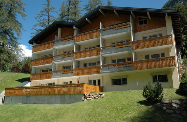 ABA-Sporting Apartment House