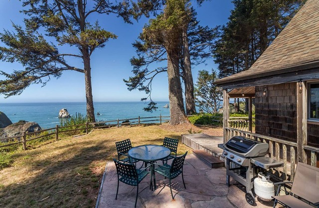 Abalone Cabin-Charming retreat w/ocean views!