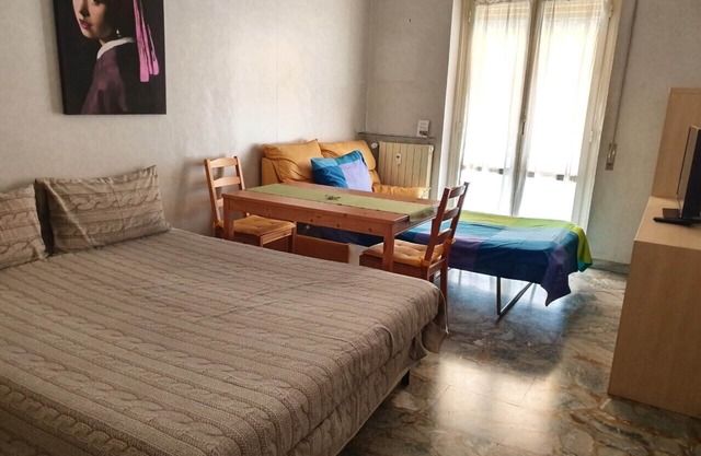ABC Home - apartment with Bright Rooms with Balcony Near the Metro in Rome