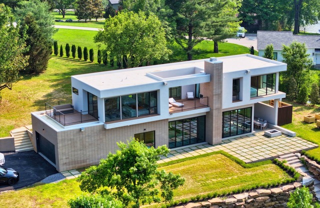 Above Nashville Lakeside Modern I Old Hickory Lake | Modern| EventsI Services
