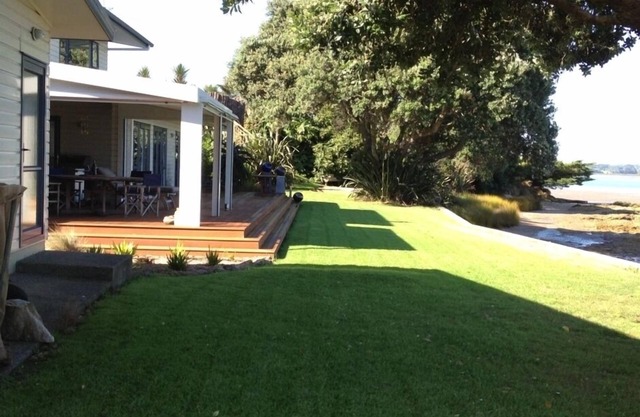 Absolute Waterfront Serenity- with small kitchen - only 1 hour from Auckland