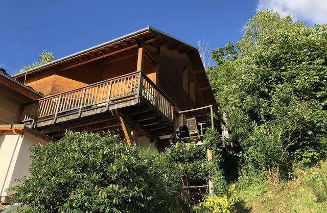 Absolutely quiet house with town center amenities