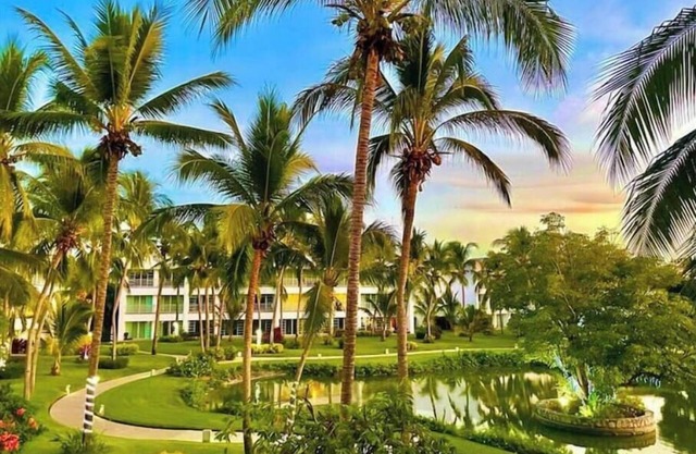 Acapulco Diamante Lake View with Outward-Facing Balcony