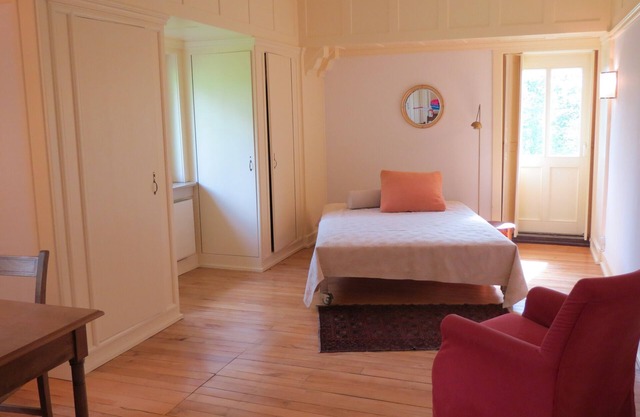 Accommodation and days at the family-friendly arts and culture home