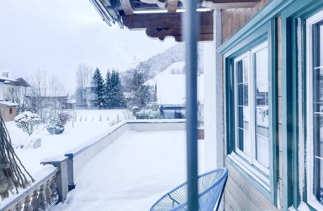 Accommodation for small groups, ski bus nearby
