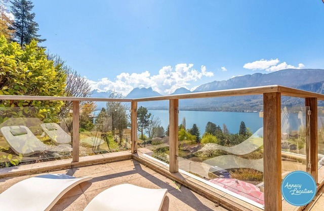 Acmé - villa with panoramic lake view.