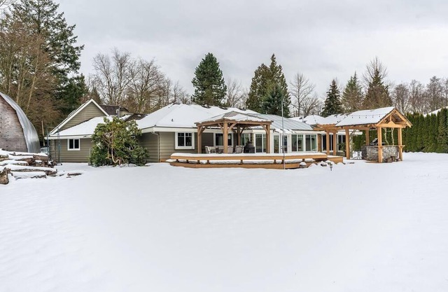 Acreage Idyll: An Elysian Haven