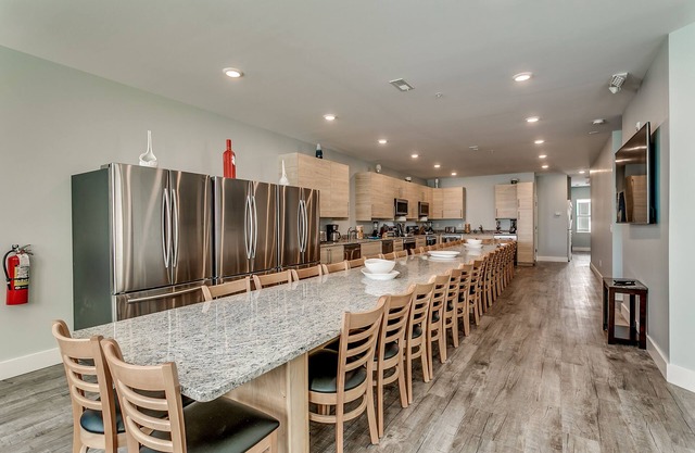 Across from beach, 14bds/14bths game/media rm, lg kitchen, pvt pool/spa sleeps50