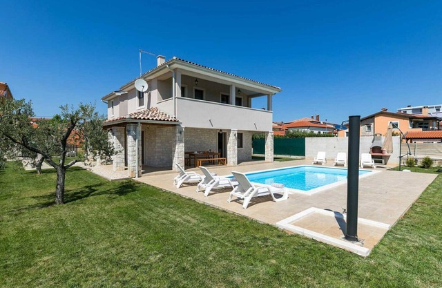 Activity villa Angelina with pool in Novigrad