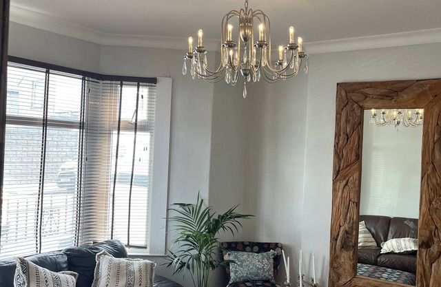 Adanhouse-Stockland 5 Bedroom house sleeps 12