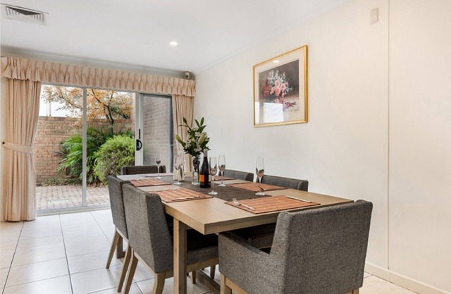 Adelaide Style Accommodation - LOCATION- In elite North Adelaide - Walk to City