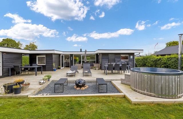 "Adia" - 500m from the sea by Interhome