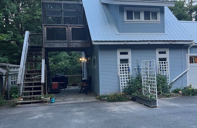 Adirondack Carriage House-near trails, skiing, waterways, and towns.
