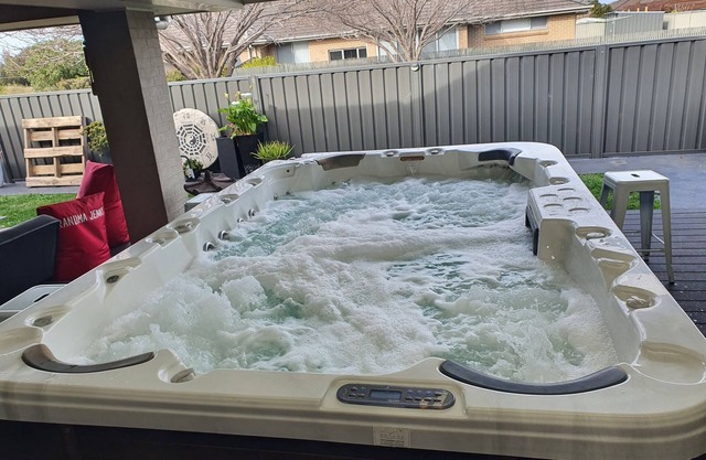 Adorable 1 Bedroom Place With Hot Tub