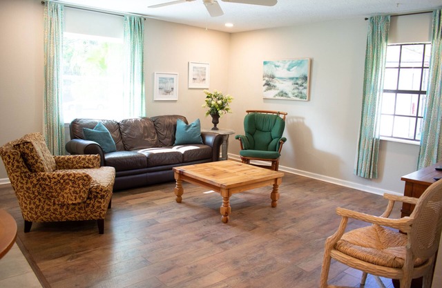 Adorable 2 bed, 2 bath guest house, pet friendly