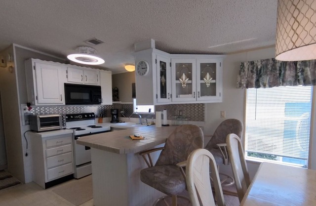 Adorable 2 bedroom 2 bath beach house