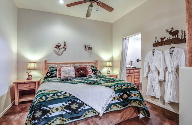Adorable Casita with private entry and porch. Enjoy the Sonoran Desert Serenity.