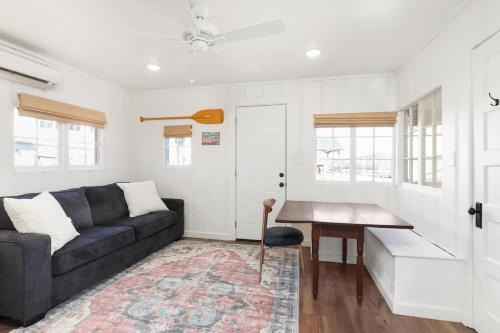 Adorable Lakefront Cottage - Rockaway Beach